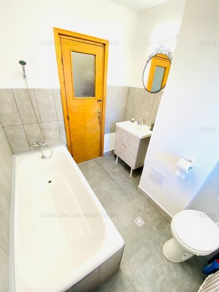 Unirii, Nerva Traian, Piata Alba Iulia